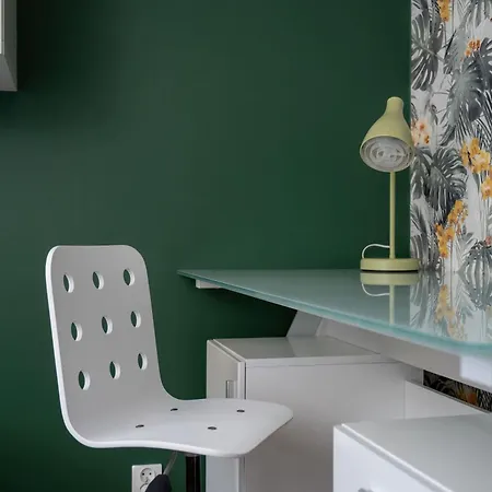 2-bedroom Air-conditioned With Balcony In By Renters *