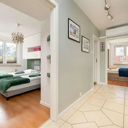 2-bedroom Air-conditioned With Balcony In By Renters * Wrocław