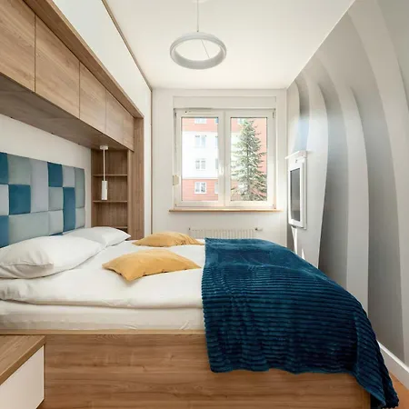 2-bedroom Air-conditioned With Balcony In By Renters Appartement