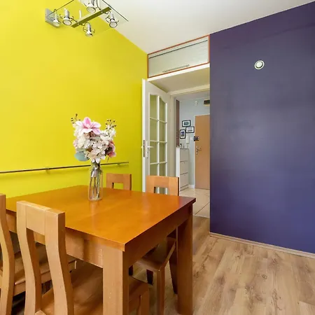 2-bedroom Air-conditioned With Balcony In By Renters Lejlighed