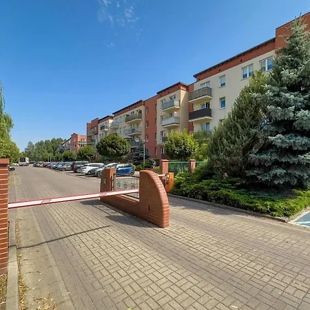 2-bedroom Air-conditioned With Balcony In By Renters Lejlighed *