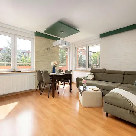 Lejlighed 2-bedroom Air-conditioned With Balcony In By Renters *