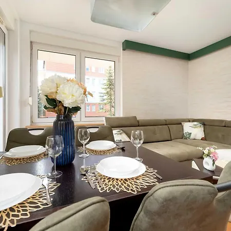 Lejlighed 2-bedroom Air-conditioned With Balcony In By Renters