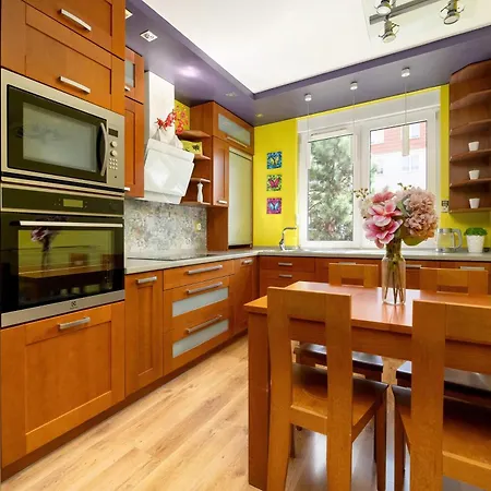 Lejlighed 2-bedroom Air-conditioned With Balcony In By Renters Wrocław